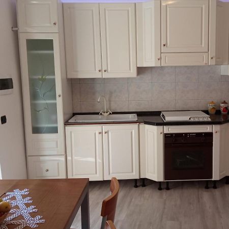 Ferienwohnung Entire Flat, Independent Entrance, 20 Mins To Bgy - Bergamo Milan Airport Nembro Exterior foto