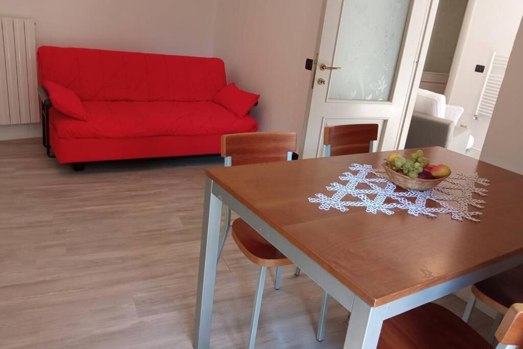 Ferienwohnung Entire Flat, Independent Entrance, 20 Mins To Bgy - Bergamo Milan Airport Nembro Exterior foto