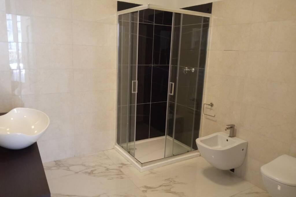 Ferienwohnung Entire Flat, Independent Entrance, 20 Mins To Bgy - Bergamo Milan Airport Nembro Exterior foto