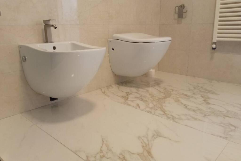 Ferienwohnung Entire Flat, Independent Entrance, 20 Mins To Bgy - Bergamo Milan Airport Nembro Exterior foto